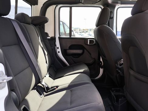 Used 2021 Jeep Gladiator Sport image 13