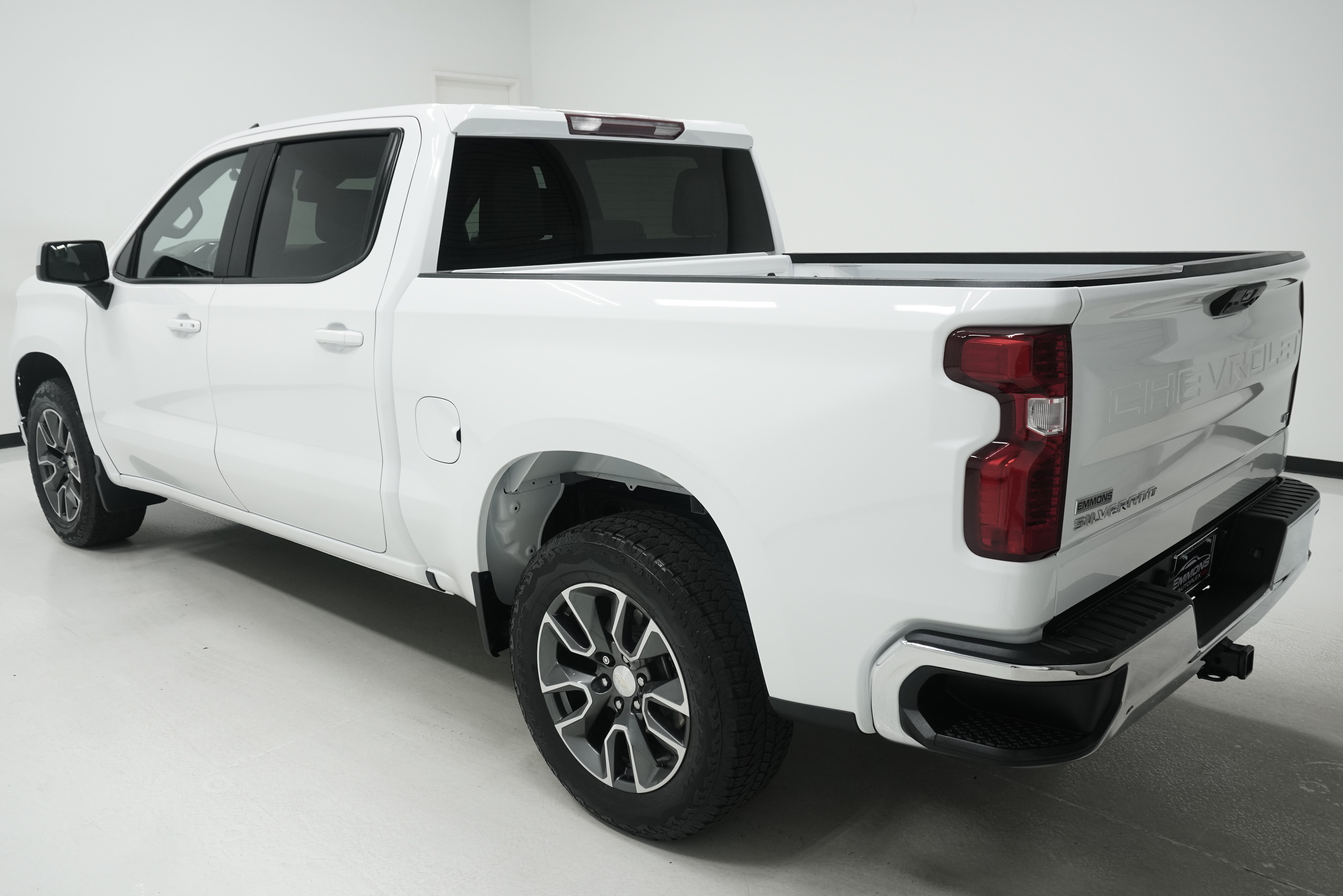 Used 2023 Chevrolet Silverado 1500 LT RWD image 5