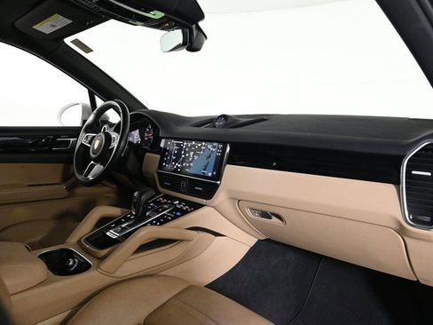 Certified 2022 Porsche Cayenne image 17