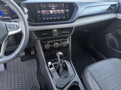 Used 2024 Volkswagen Taos SE image 28