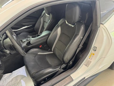 Used 2021 Chevrolet Camaro SS RWD image 7