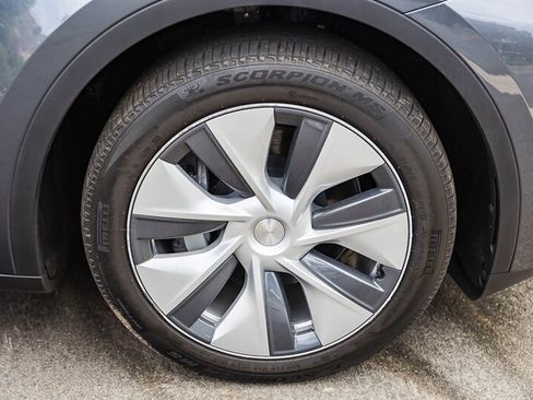 Used 2023 Tesla Model Y Long Range AWD/4WD image 12