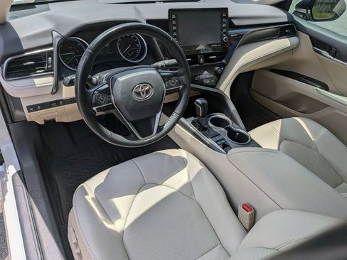 Used 2022 Toyota Camry XLE FWD image 12