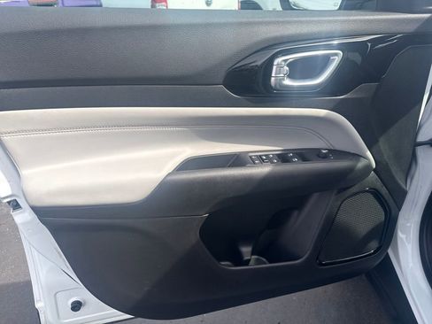 Certified 2022 Jeep Compass Limited image 11