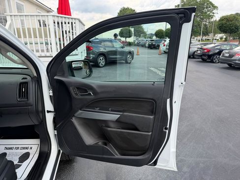 Used 2022 Chevrolet Colorado LT w/ Fleet Safety Package RWD image 17