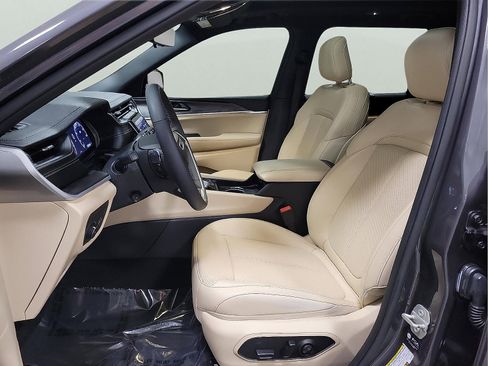 Used 2024 Jeep Grand Cherokee L Limited w/ Luxury Tech Group II image 12