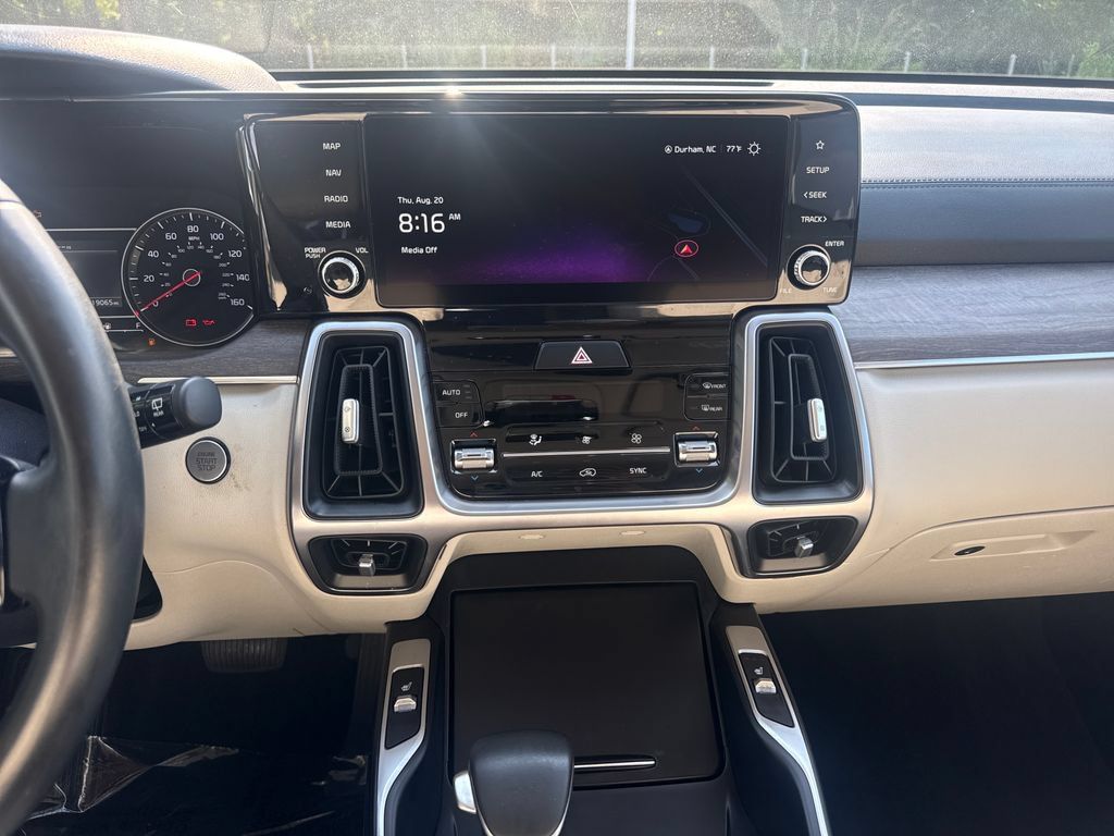 Used 2023 Kia Sorento EX w/ Panoramic Sunroof Package FWD image 18