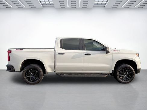 Used 2025 Chevrolet Silverado 1500 LT Trail Boss w/ Convenience Package II AWD/4WD image 2