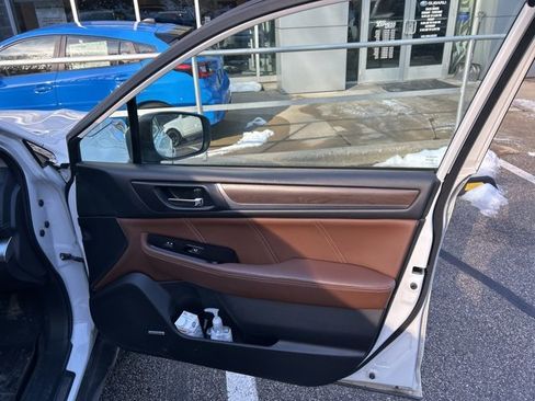 Used 2018 Subaru Outback 3.6R Touring w/ Popular Package #3 image 17