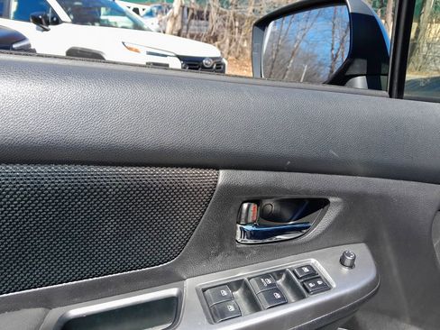 Used 2017 Subaru Crosstrek 2.0i Premium image 12