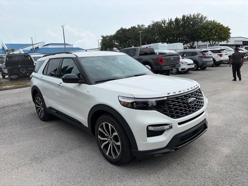 Used 2024 Ford Explorer ST-Line w/ Class IV Trailer Tow Package RWD image 3
