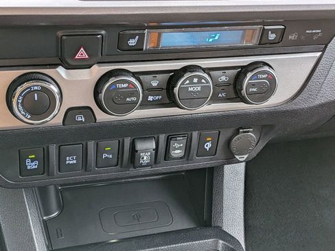 Used 2019 Toyota Tacoma Limited AWD/4WD image 22