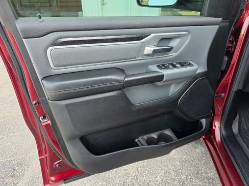 Used 2020 RAM 1500 4x4 Crew Cab image 16