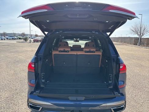 Used 2022 BMW X7 M50i image 6