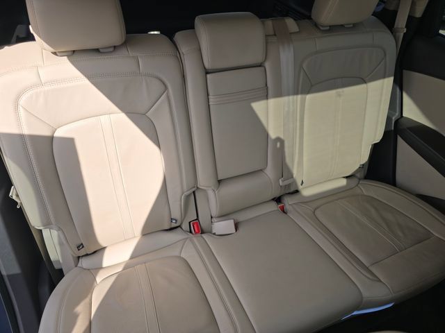 Used 2018 Lincoln MKX Reserve w/ Driver Assistance Package AWD/4WD image 34