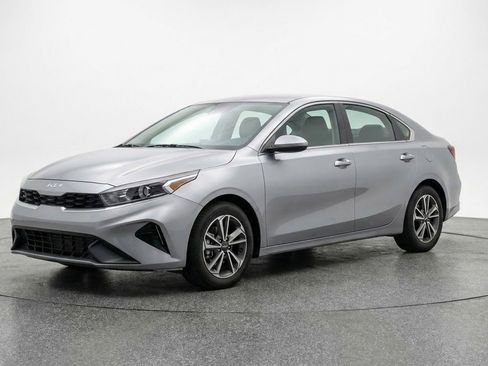 Used 2024 Kia Forte LXS FWD image 3
