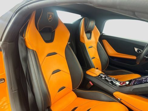 Used 2020 Lamborghini Huracan EVO RWD image 28