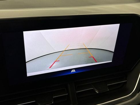 Used 2025 Chevrolet Trax LT FWD image 28