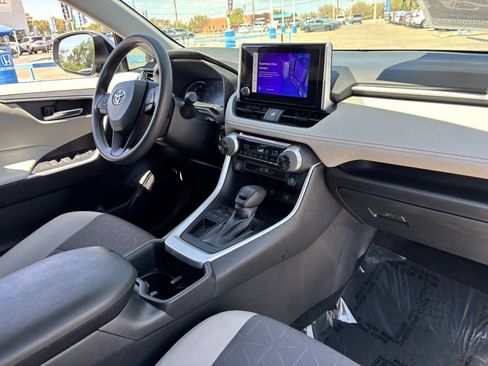 Used 2024 Toyota RAV4 XLE w/ Convenience Package FWD image 10