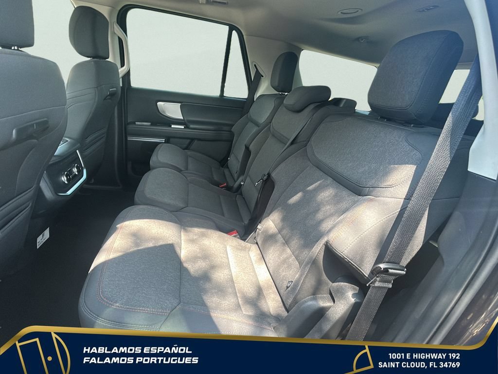 Used 2025 Ford Expedition Active AWD/4WD image 6
