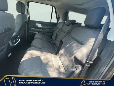 Used 2025 Ford Expedition Active AWD/4WD image 6