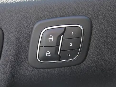 Used 2022 Ford Escape SEL FWD image 11