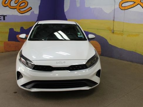 Used 2023 Kia Forte LXS FWD image 3