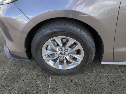 Used 2022 Toyota Sienna LE image 14