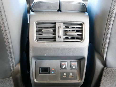 Used 2022 Nissan Rogue Platinum w/ Head-Up Display Package image 34