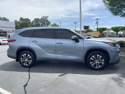 Used 2022 Toyota Highlander XLE image 9