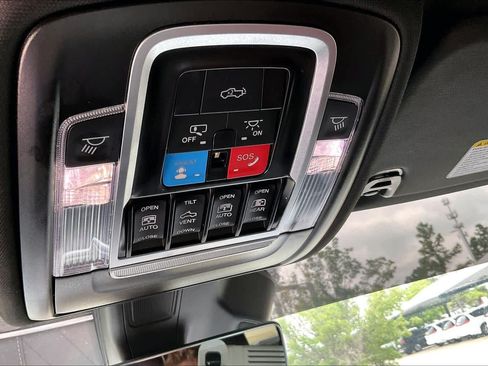 Used 2025 RAM 1500 Limited AWD/4WD image 32