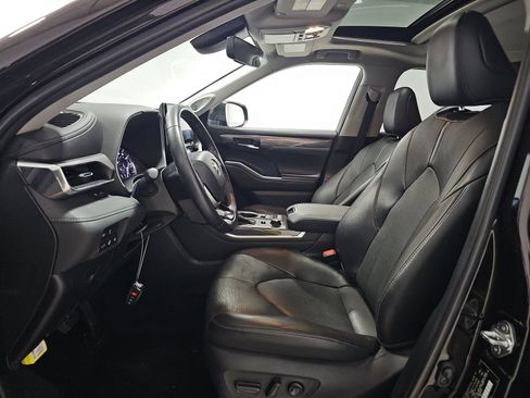 Used 2022 Toyota Highlander Limited image 6