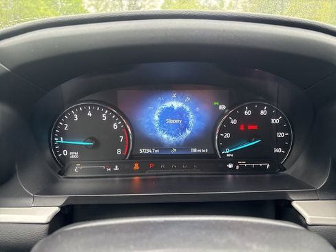 Used 2022 Ford Explorer XLT AWD/4WD image 26