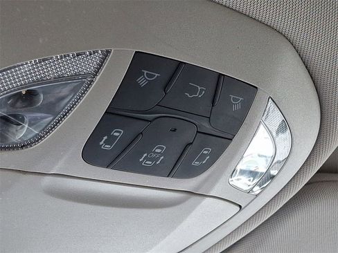 Used 2023 Chrysler Pacifica Touring-L image 25