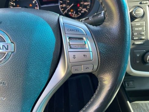 Used 2016 Nissan Altima 2.5 SL w/ 2.5 Technology Package FWD image 14