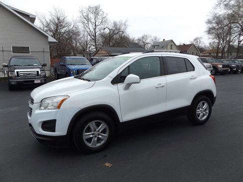 Used 2016 Chevrolet Trax LT w/ LT Sun and Sound Package image 1