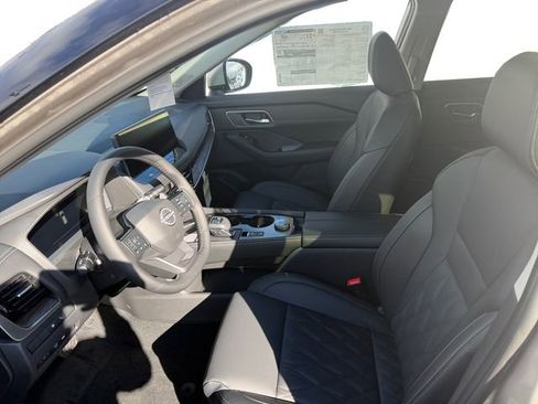 Used 2026 Nissan Rogue Platinum w/ Platinum Premium Package image 5