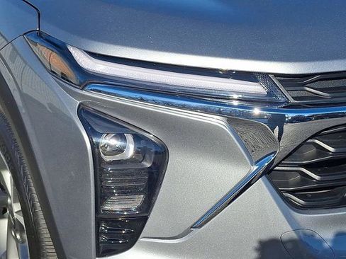 Used 2024 Chevrolet Trax LT image 9