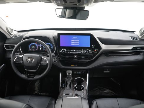 Used 2025 Toyota Highlander Limited AWD/4WD image 13