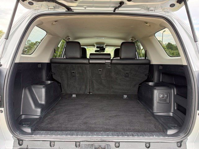 Used 2024 Toyota 4Runner TRD Off-Road Premium AWD/4WD image 30