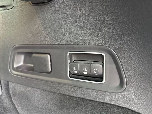 Certified 2025 Mercedes-Benz GLS 450 4MATIC image 31