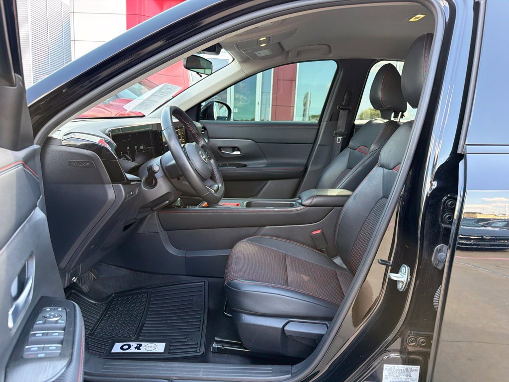 Used 2025 Nissan Kicks SR AWD/4WD image 14