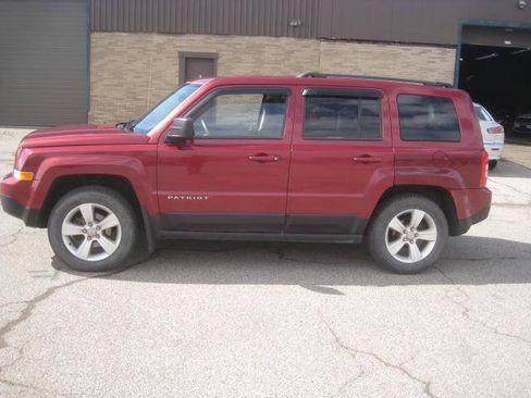 Used 2014 Jeep Patriot Sport w/ Power Value Group AWD/4WD image 8