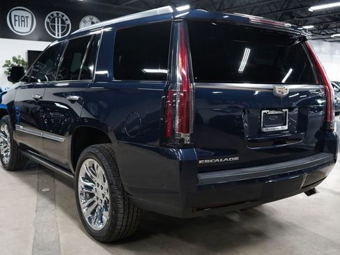 Used 2020 Cadillac Escalade Premium Luxury RWD image 3