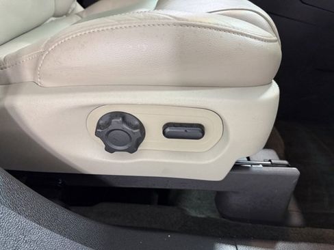 Used 2015 Ford Explorer XLT w/ Equipment Group 202B image 24