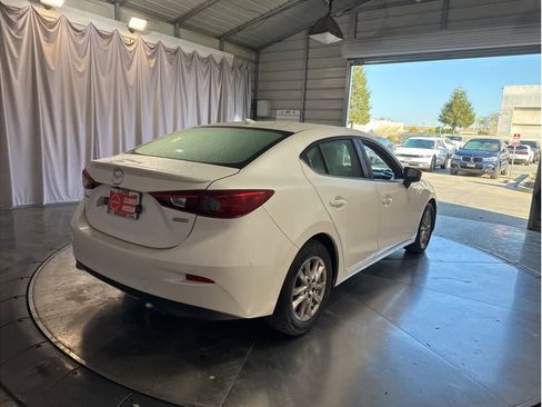 Used 2016 MAZDA MAZDA3 i Touring w/ Popular Equipment Package image 9