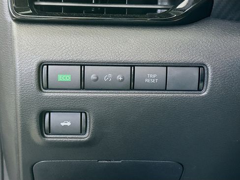 Used 2025 Nissan Sentra SV image 16