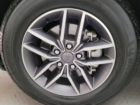 Used 2021 Jeep Grand Cherokee Limited image 31