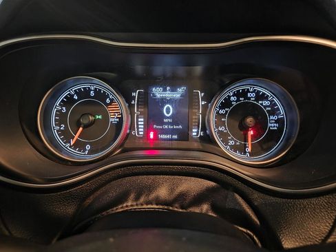 Used 2019 Jeep Cherokee Latitude Plus AWD/4WD image 15