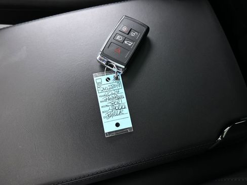 Used 2024 Land Rover Range Rover Sport Dynamic SE image 10